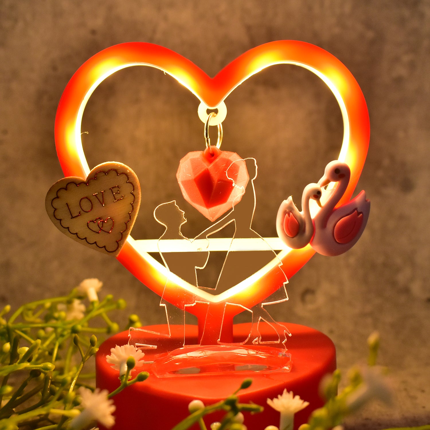 Heart-Shaped Decorative Sculpture – Elegant Love Showpiece (1 Pc)