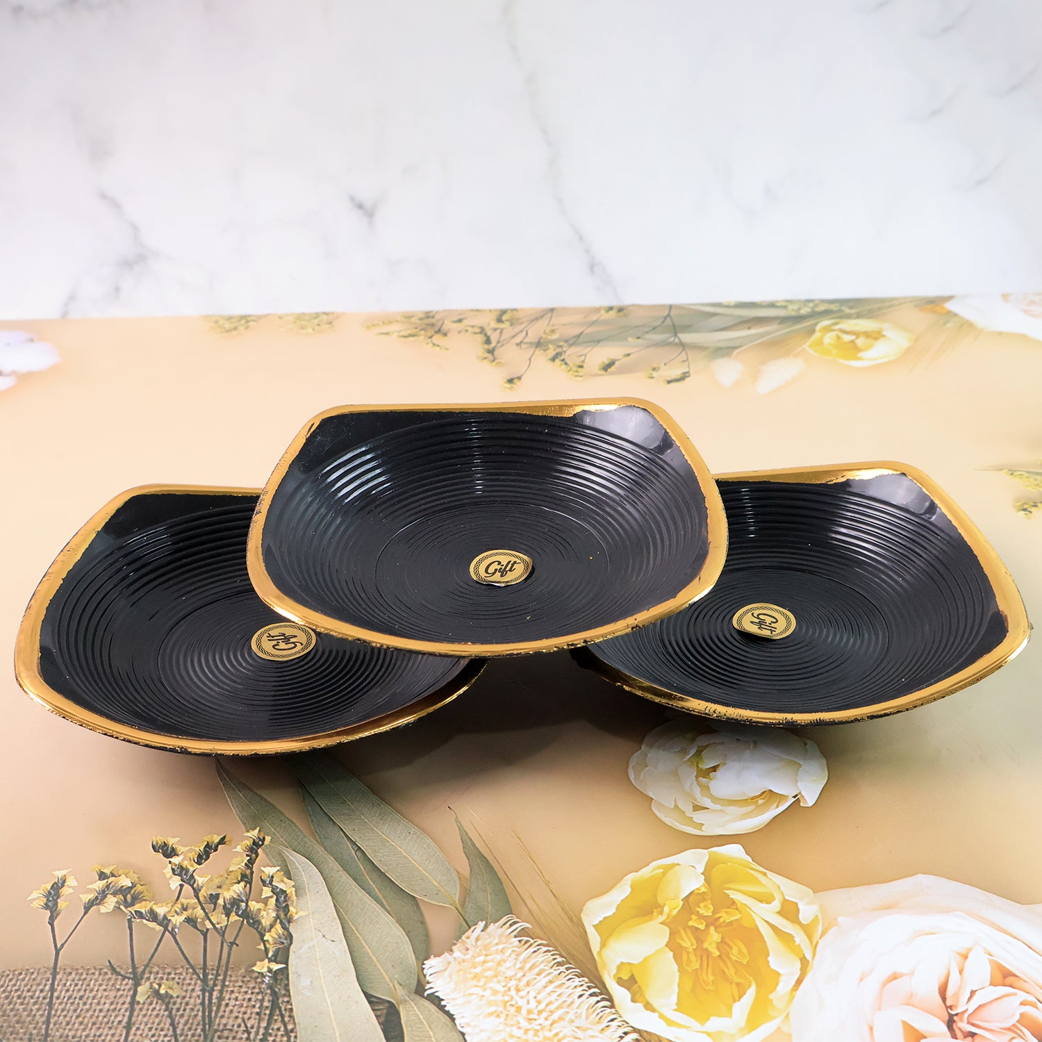 Sweet Buzz Ceramic Tea & Coffee Mug Set with Seashell Bowl – 9 Pcs, Ideal Gift