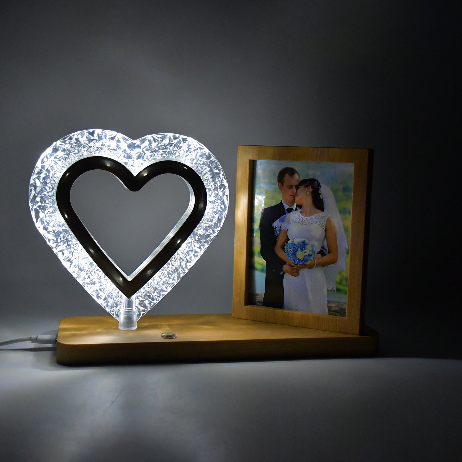 Heart-Shaped Crystal LED Photo Frame Lamp – Romantic Wedding Gift