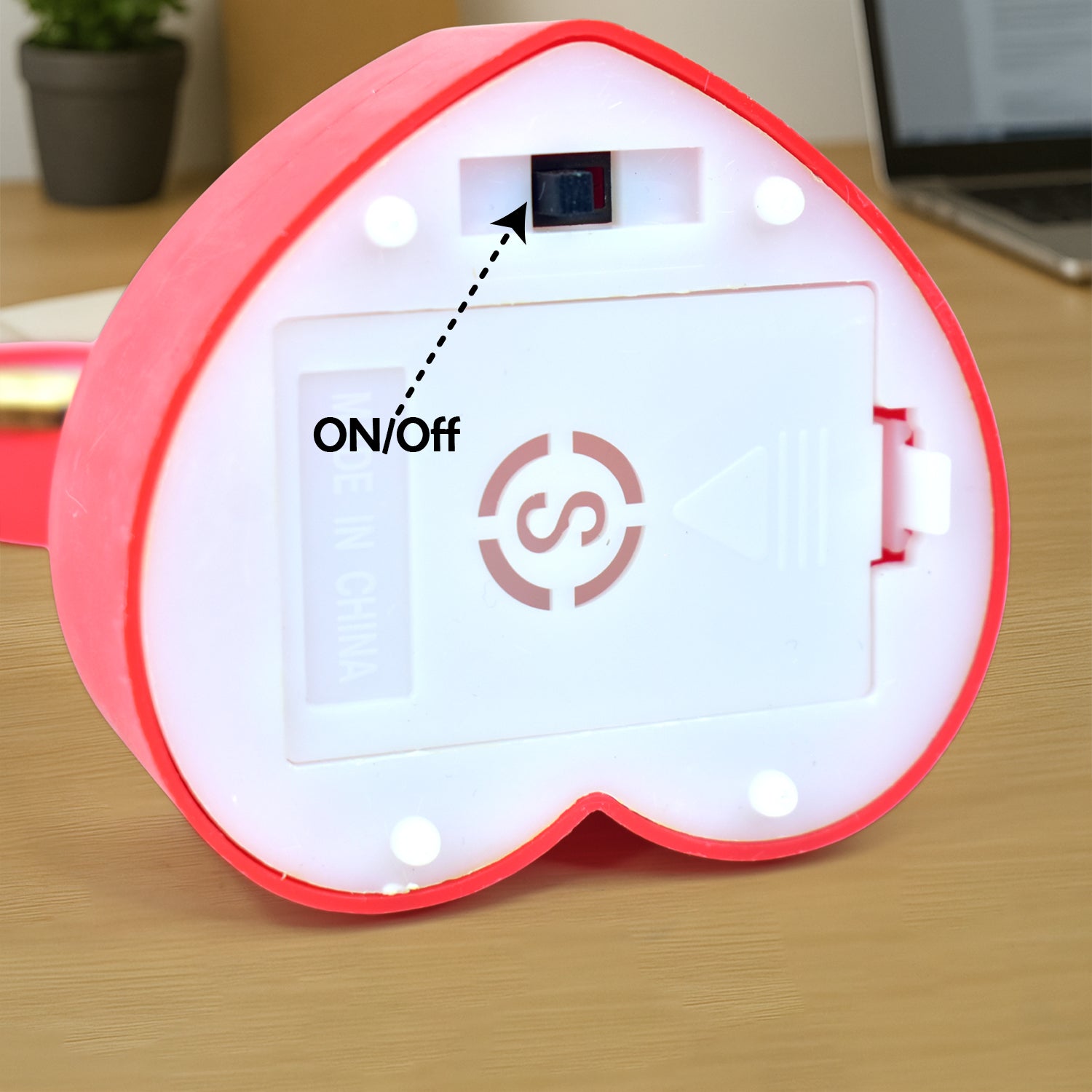 Heart-Shaped Decorative Sculpture – Elegant Love Showpiece (1 Pc)