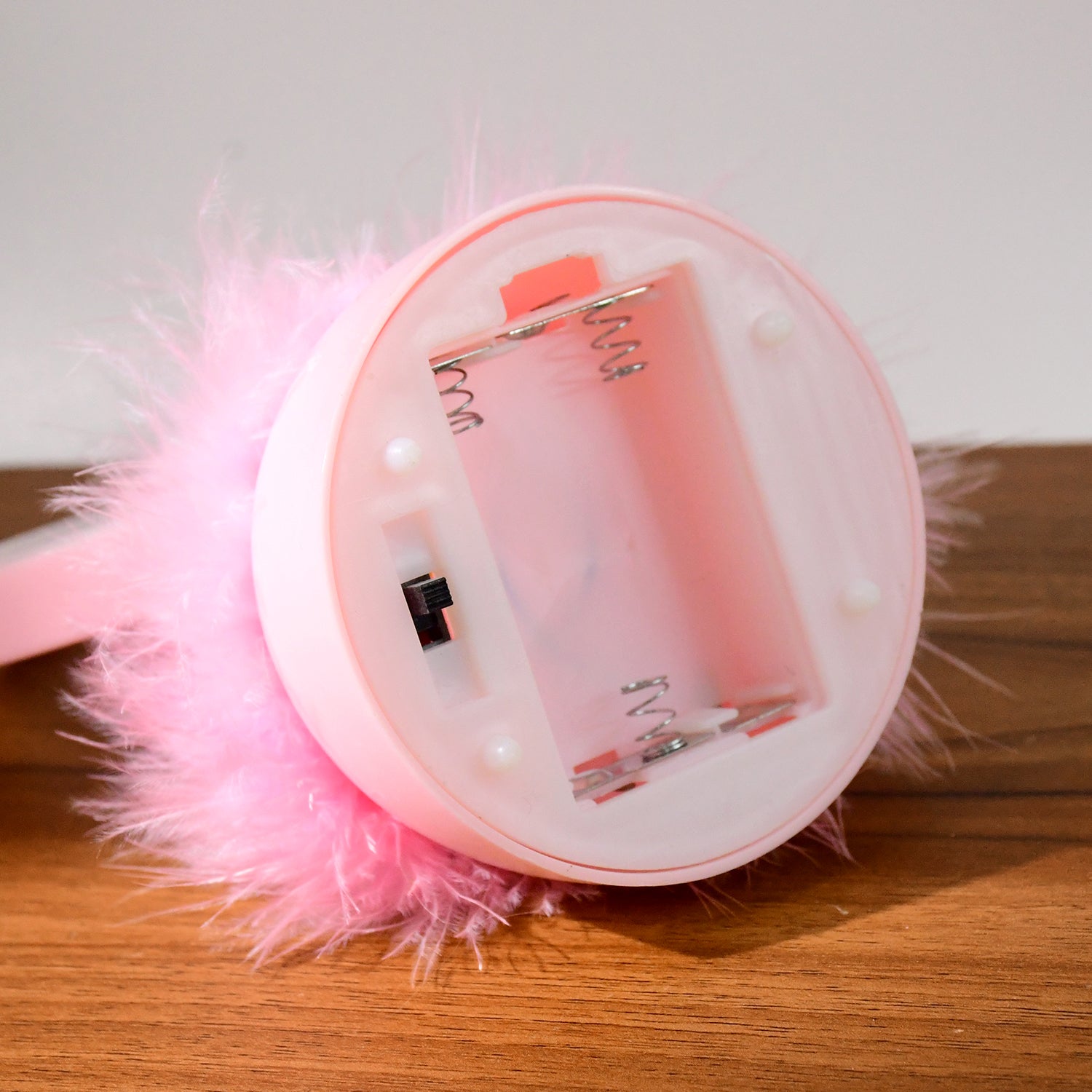 Round Couple Figurine – Elegant Decorative Sculpture (1 Pc)