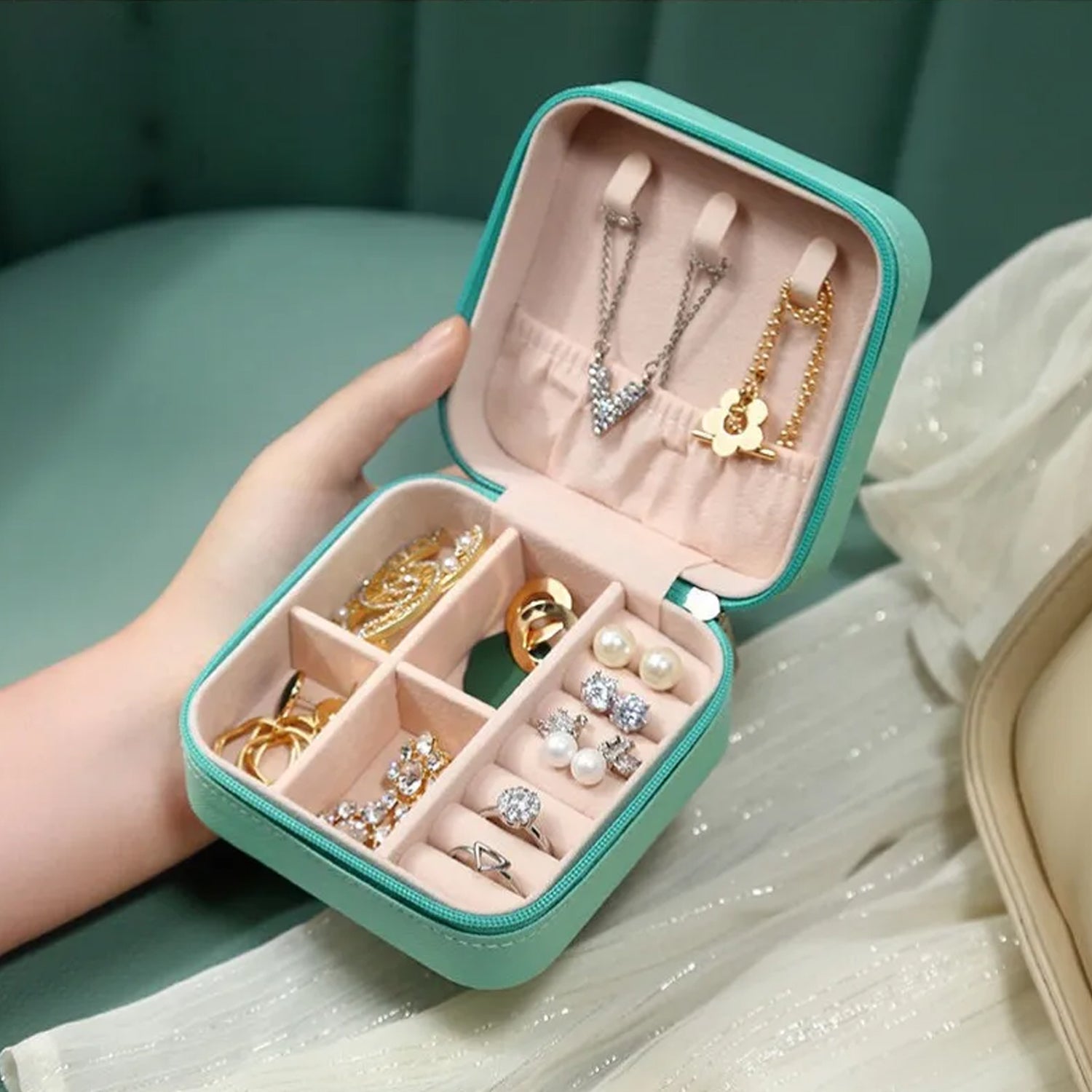 Portable Travel Jewelry Case for Women & Girls – Rings, Pendants, Earrings (Multicolor)