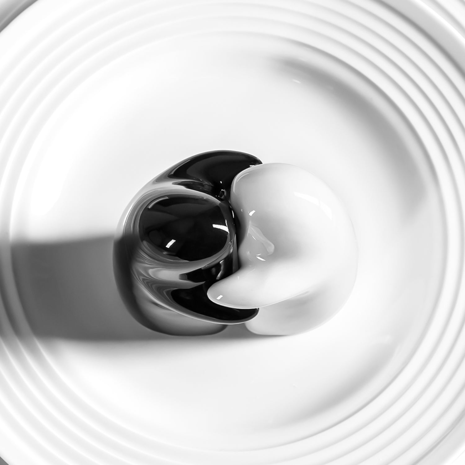 Cute Ceramic Salt & Pepper Shakers – Spice Seasoning Set (2 Pcs)