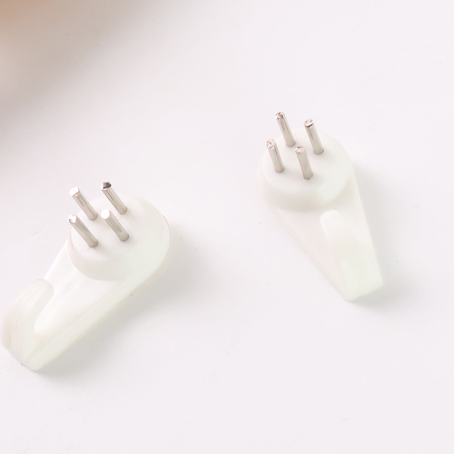 Modern Round Wall Clock – Stylish, Silent, Non-Ticking Timepiece (1 Pc)